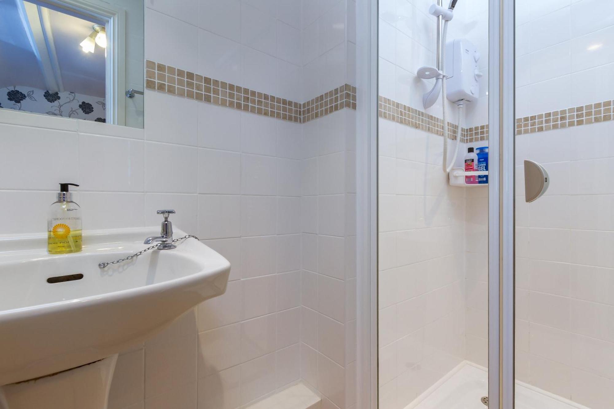 Elim House - Adults Only Otel Bowness-on-Windermere Oda fotoğraf